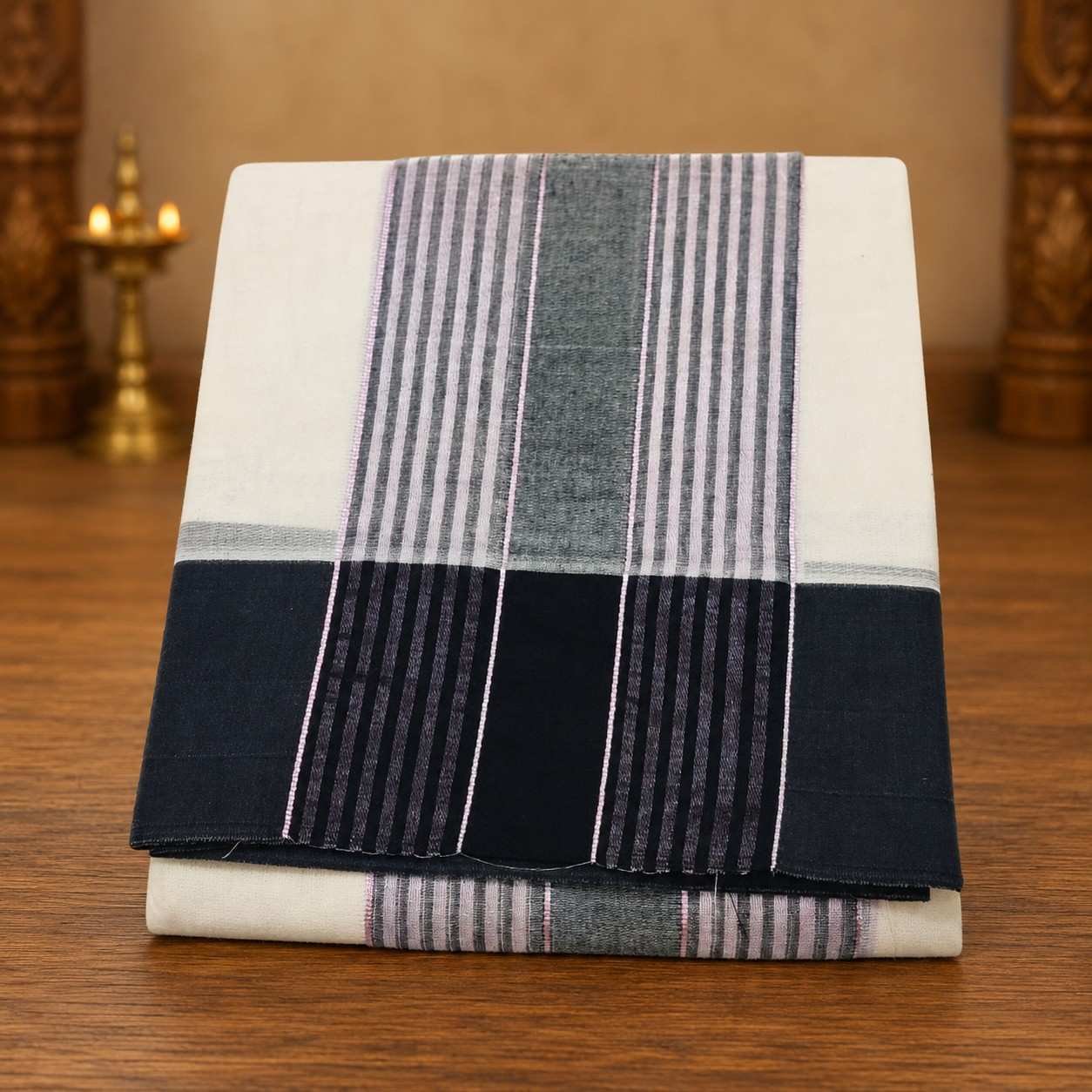Bavanji Zarigai Mundhi Black Border Dhoti